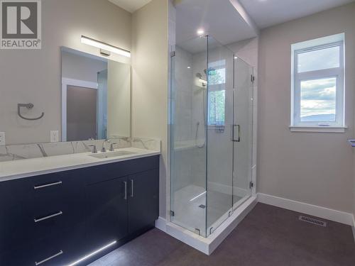 2752 Hawthorn Drive, Penticton, BC - Indoor Photo Showing Bathroom