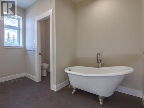 2752 Hawthorn Drive, Penticton, BC - Indoor Photo Showing Bathroom