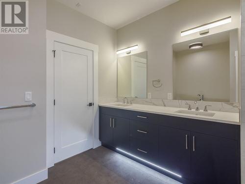 2752 Hawthorn Drive, Penticton, BC - Indoor Photo Showing Bathroom