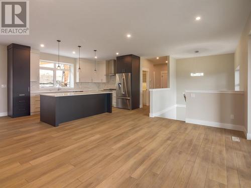 2752 Hawthorn Drive, Penticton, BC - Indoor Photo Showing Kitchen With Upgraded Kitchen