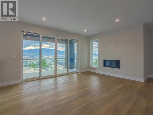 2752 Hawthorn Drive, Penticton, BC - Indoor Photo Showing Living Room With Fireplace