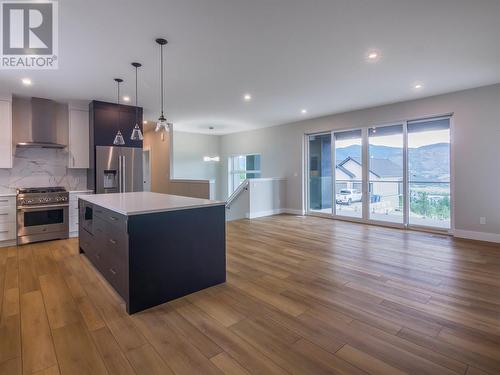 2752 Hawthorn Drive, Penticton, BC - Indoor Photo Showing Kitchen With Upgraded Kitchen