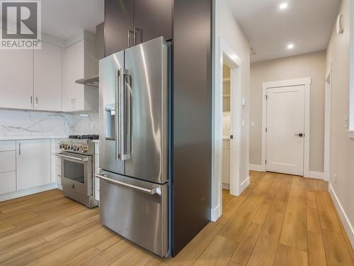 2752 Hawthorn Drive, Penticton, BC - Indoor Photo Showing Kitchen