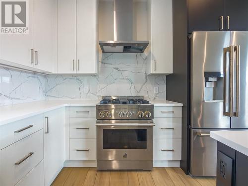 2752 Hawthorn Drive, Penticton, BC - Indoor Photo Showing Kitchen With Upgraded Kitchen