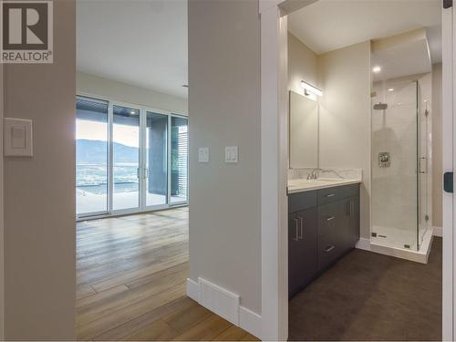 2752 Hawthorn Drive, Penticton, BC - Indoor Photo Showing Bathroom