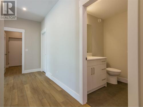 2752 Hawthorn Drive, Penticton, BC - Indoor Photo Showing Bathroom