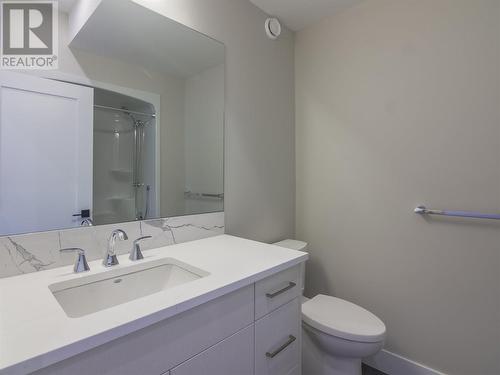 2752 Hawthorn Drive, Penticton, BC - Indoor Photo Showing Bathroom