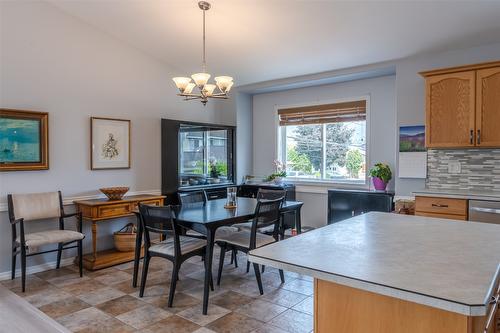 101-2002 Quebec Street, Penticton, BC - Indoor Photo Showing Dining Room