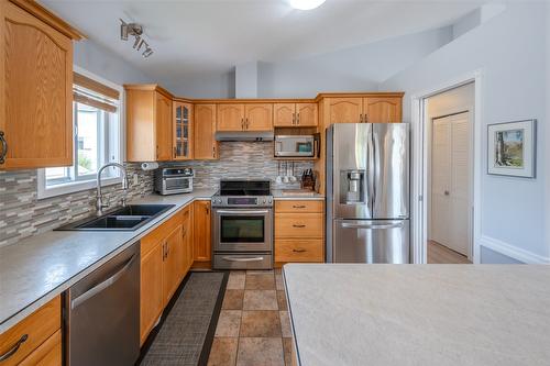 101-2002 Quebec Street, Penticton, BC - Indoor Photo Showing Kitchen With Double Sink