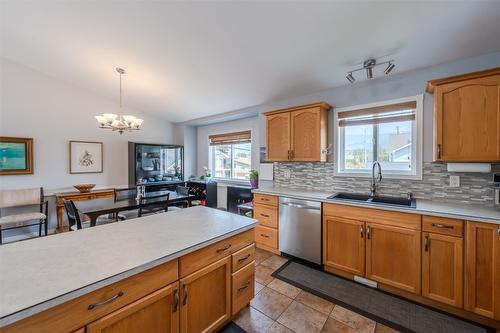 101-2002 Quebec Street, Penticton, BC - Indoor Photo Showing Kitchen With Double Sink