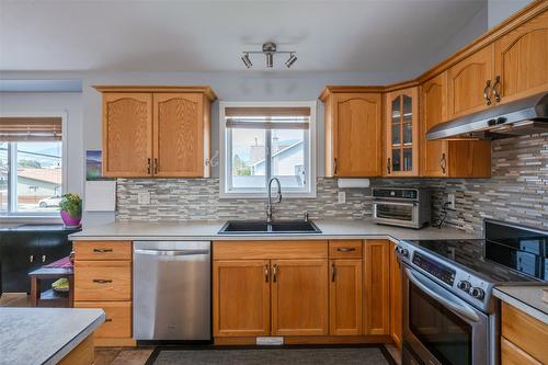 101-2002 Quebec Street, Penticton, BC - Indoor Photo Showing Kitchen With Double Sink