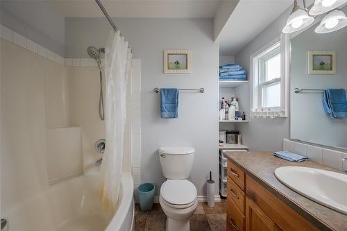 101-2002 Quebec Street, Penticton, BC - Indoor Photo Showing Bathroom