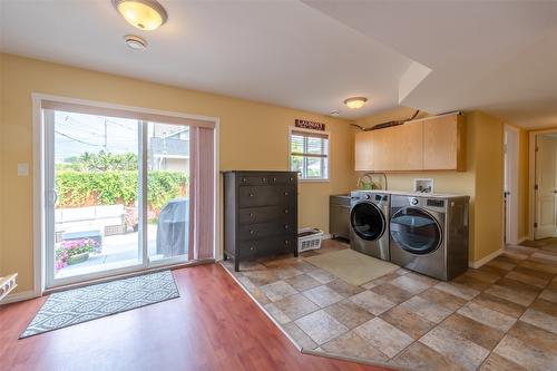 101-2002 Quebec Street, Penticton, BC - Indoor Photo Showing Laundry Room