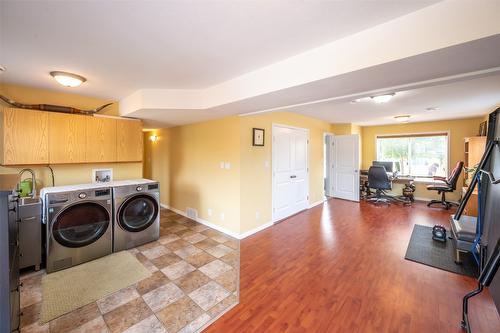 101-2002 Quebec Street, Penticton, BC - Indoor Photo Showing Laundry Room