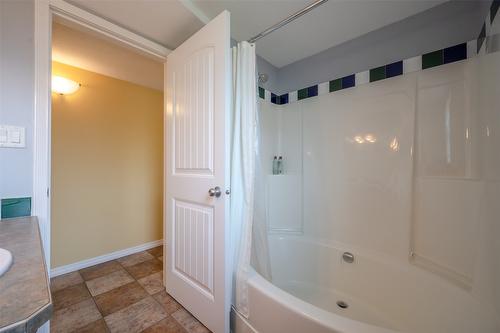 101-2002 Quebec Street, Penticton, BC - Indoor Photo Showing Bathroom