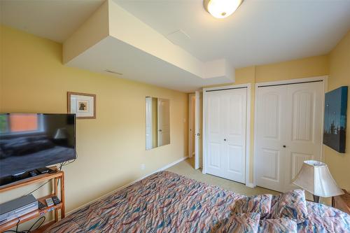 101-2002 Quebec Street, Penticton, BC - Indoor Photo Showing Bedroom