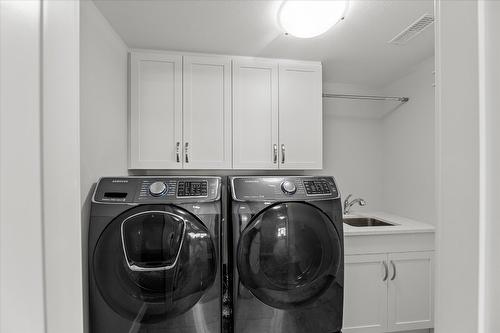 1796 Viewpoint Drive, Kelowna, BC - Indoor Photo Showing Laundry Room