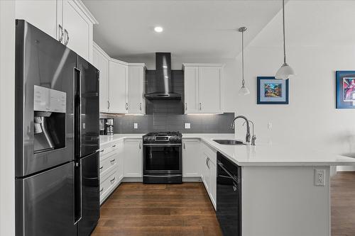 1796 Viewpoint Drive, Kelowna, BC - Indoor Photo Showing Kitchen With Upgraded Kitchen