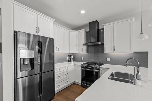 1796 Viewpoint Drive, Kelowna, BC - Indoor Photo Showing Kitchen With Double Sink With Upgraded Kitchen