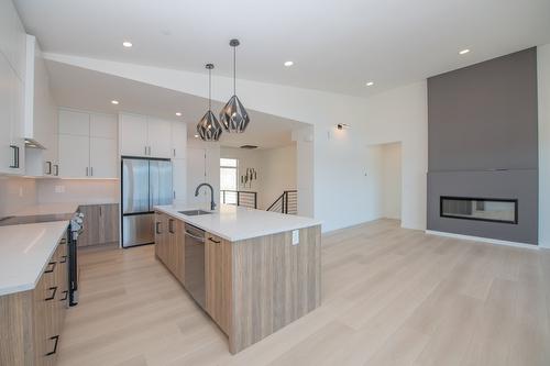 8820 Oxford Road, Vernon, BC - Indoor Photo Showing Kitchen With Upgraded Kitchen