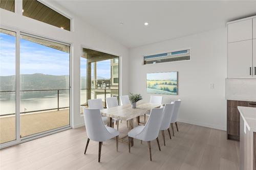 8820 Oxford Road, Vernon, BC - Indoor Photo Showing Dining Room