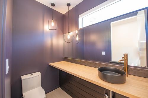 8820 Oxford Road, Vernon, BC - Indoor Photo Showing Bathroom