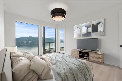 8820 Oxford Road, Vernon, BC - Indoor Photo Showing Bedroom