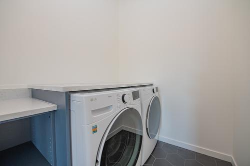 8820 Oxford Road, Vernon, BC - Indoor Photo Showing Laundry Room