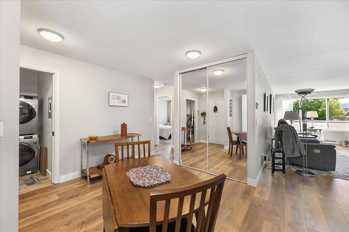 207-1329 Klo Road, Kelowna, BC - Indoor Photo Showing Dining Room