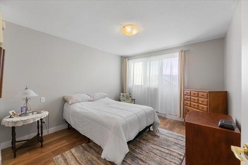 207-1329 Klo Road, Kelowna, BC - Indoor Photo Showing Bedroom