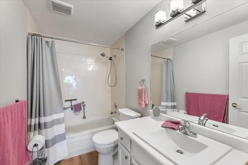 207-1329 Klo Road, Kelowna, BC - Indoor Photo Showing Bathroom