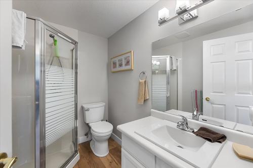 207-1329 Klo Road, Kelowna, BC - Indoor Photo Showing Bathroom