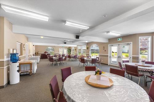 207-1329 Klo Road, Kelowna, BC - Indoor Photo Showing Dining Room