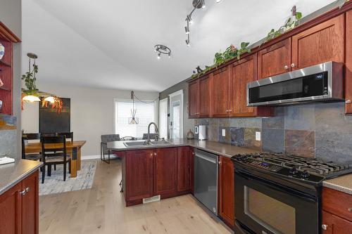 2304 Shannon Heights Place, West Kelowna, BC - Indoor Photo Showing Kitchen