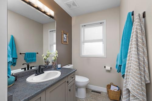 2304 Shannon Heights Place, West Kelowna, BC - Indoor Photo Showing Bathroom