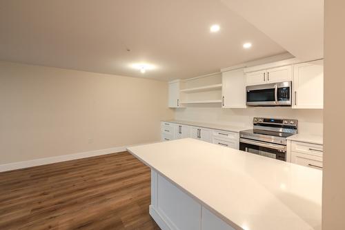 209-217 Elm Avenue, Penticton, BC - Indoor Photo Showing Kitchen