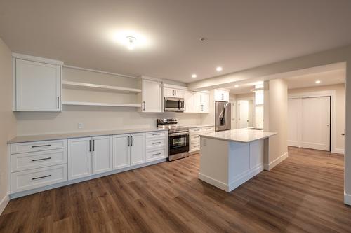 209-217 Elm Avenue, Penticton, BC - Indoor Photo Showing Kitchen