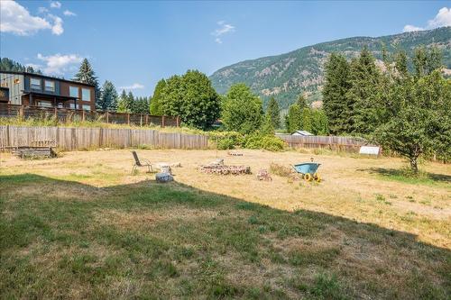 2489 Purdy Road, Castlegar, BC - Outdoor