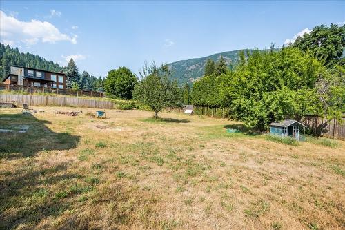 2489 Purdy Road, Castlegar, BC - Outdoor