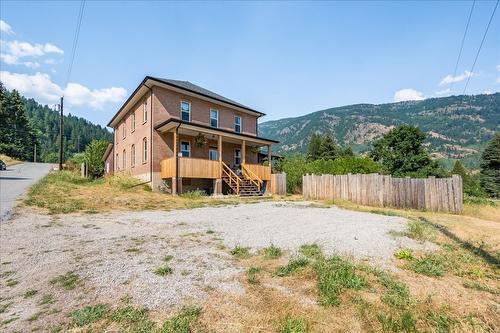 2489 Purdy Road, Castlegar, BC - Outdoor