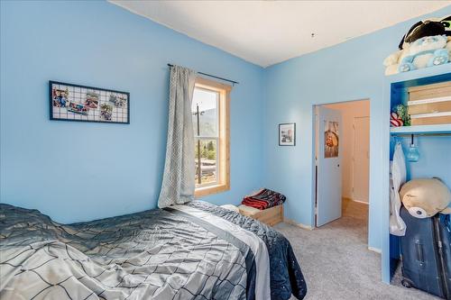 2489 Purdy Road, Castlegar, BC - Indoor Photo Showing Bedroom