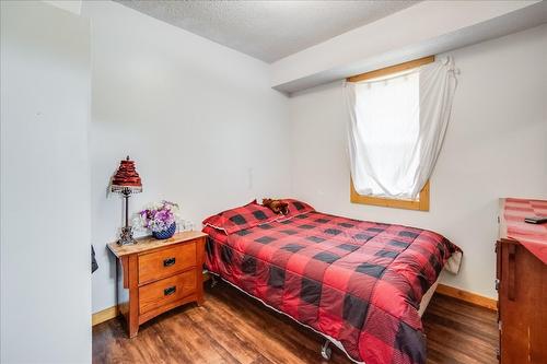 2489 Purdy Road, Castlegar, BC - Indoor Photo Showing Bedroom