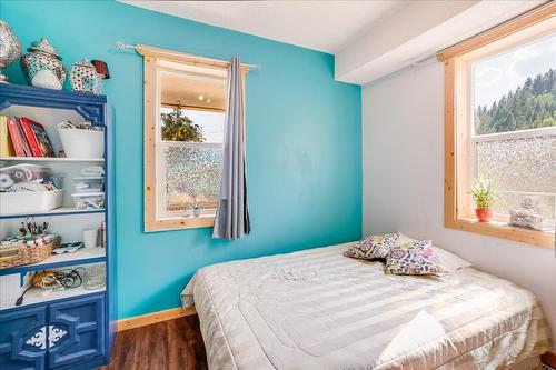 2489 Purdy Road, Castlegar, BC - Indoor Photo Showing Bedroom