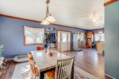 2489 Purdy Road, Castlegar, BC - Indoor Photo Showing Dining Room