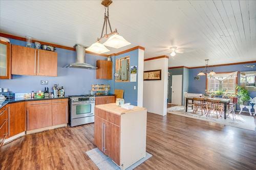 2489 Purdy Road, Castlegar, BC - Indoor Photo Showing Kitchen