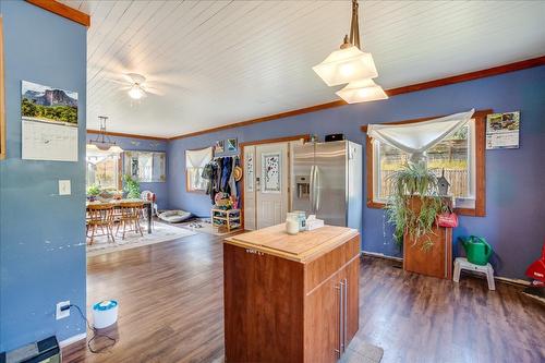 2489 Purdy Road, Castlegar, BC - Indoor Photo Showing Other Room