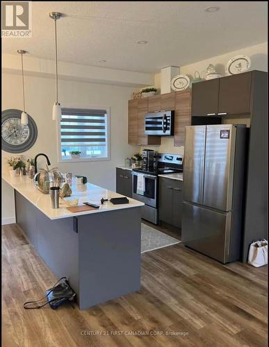 24 - 1781 Henrica Avenue E, London, ON - Indoor Photo Showing Kitchen