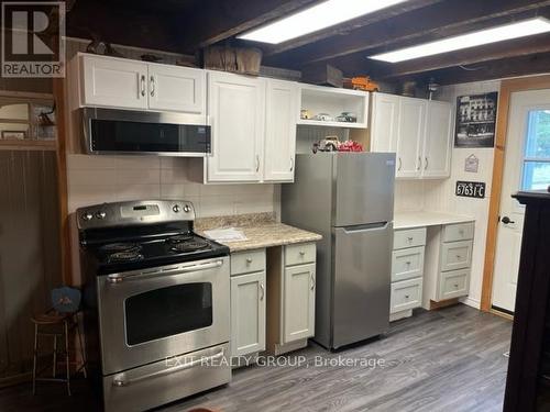 682 Whitney Road, Prince Edward County (Ameliasburgh), ON - Indoor Photo Showing Kitchen