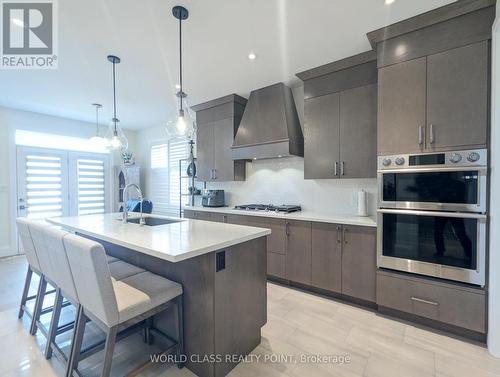 23 Higham Place, Clarington (Bowmanville), ON - Indoor Photo Showing Kitchen With Upgraded Kitchen