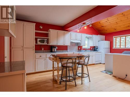 1189 Columbia  Avenue, Trail, BC - Indoor Photo Showing Kitchen